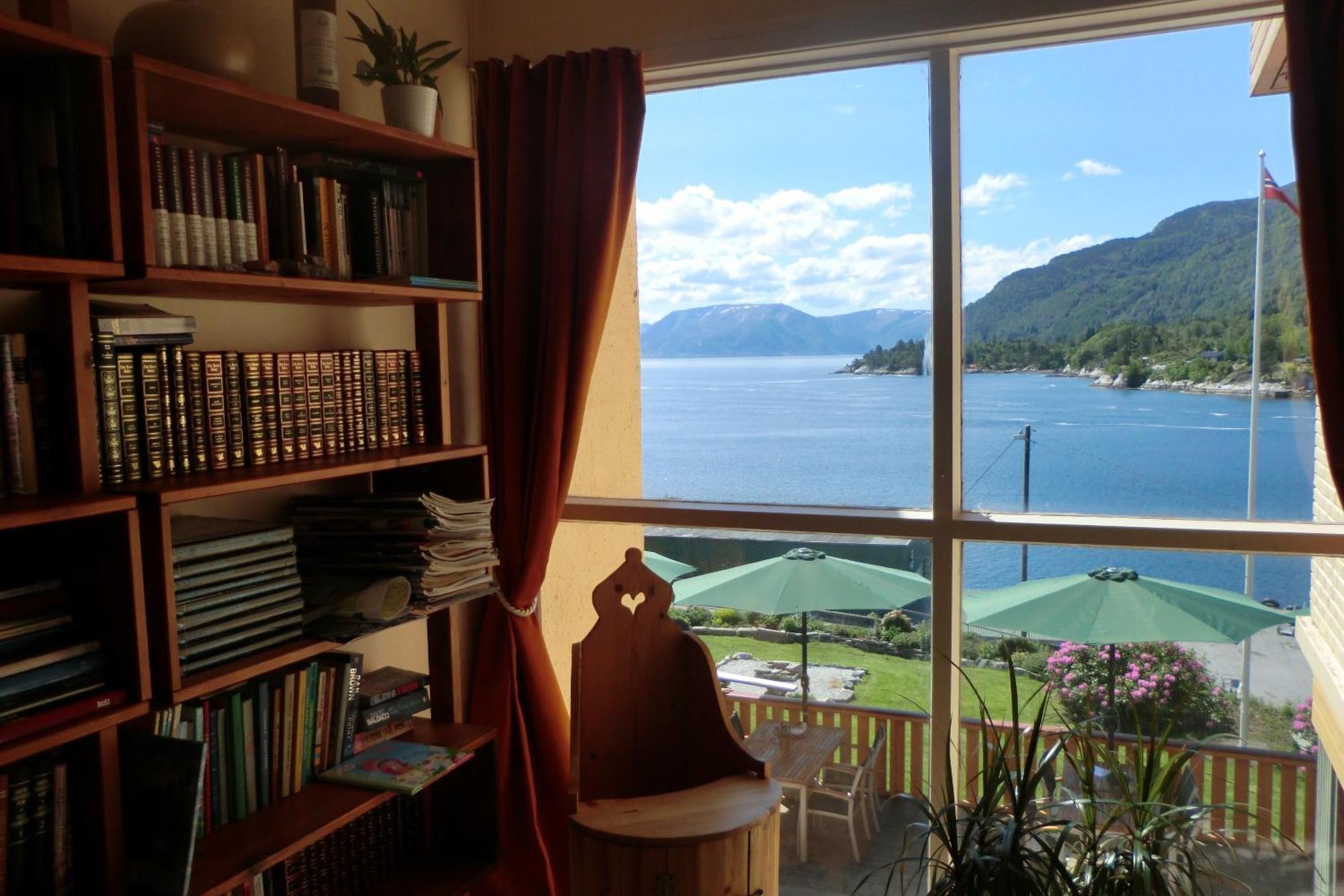 Lavik Fjord Hotel & Apartments Exterior photo