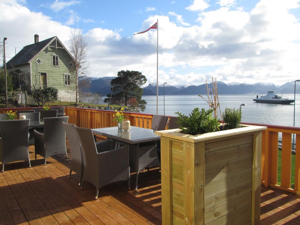 Lavik Fjord Hotel & Apartments Exterior photo