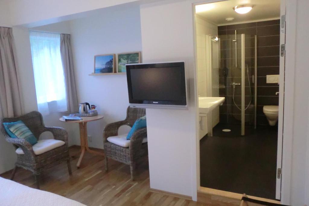 Lavik Fjord Hotel & Apartments Room photo